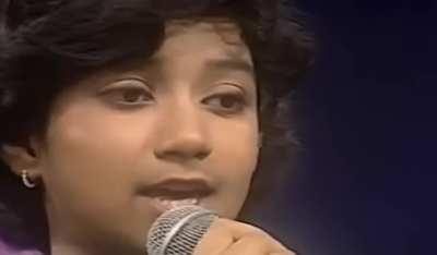 A 12 Year Old Shreya Ghoshal Performs Tumse Milkar Na J