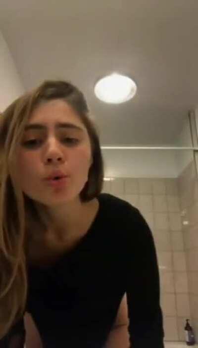 Lia Marie Johnson Flashes Her Pussy On Instagram Livestre