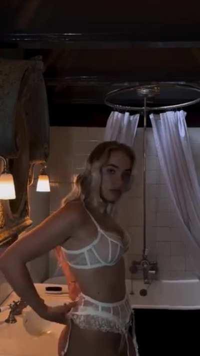 Juultje Tieleman In Lingerie CelebsNLGifs