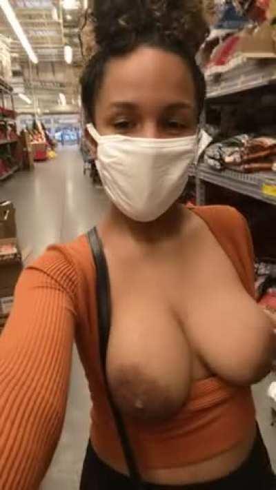 Public Mommy Milkers Are The Best Mommy Milkers Ebony