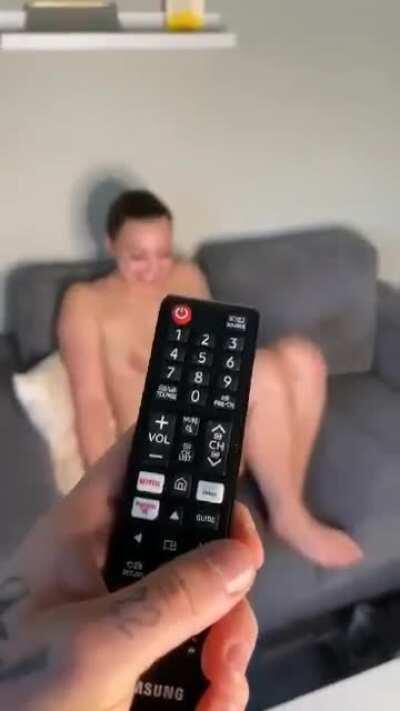 👀 MAGIC REMOTE 🍆💦 GET NAKED BITCH AND SUCK THIS DICK 💋💦