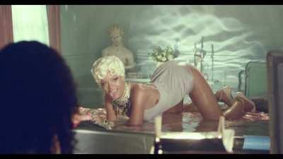 Rihanna twerking 