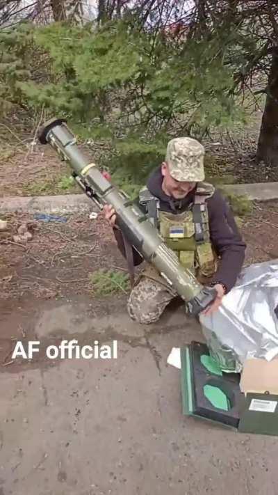 Boys and their toys: Ukrainian soldiers open a crate of brand new AT-4 anti-tank launchers.