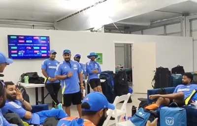 Did Virat just hide his face from Hardik and said 