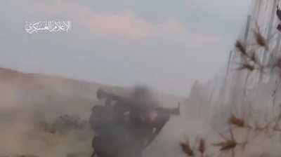 al-Qassam fighter hits a Merkava 4 with a tandem-charge rocket