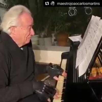 Wholesome moment: Brazilian maestro João Carlos Martins uses bionic gloves to play the piano after 22 years. He's lost movement of his fingers after two accidents and 24 surgeries.