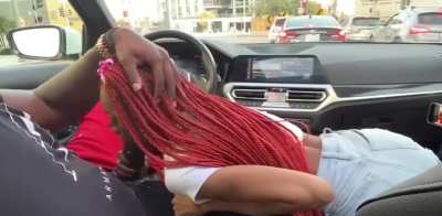 Hood ebony babe swallows cock in car