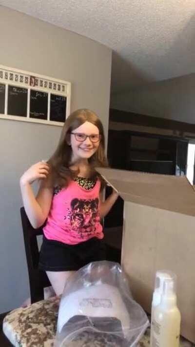 Girl with alopecia areata receives her first wig