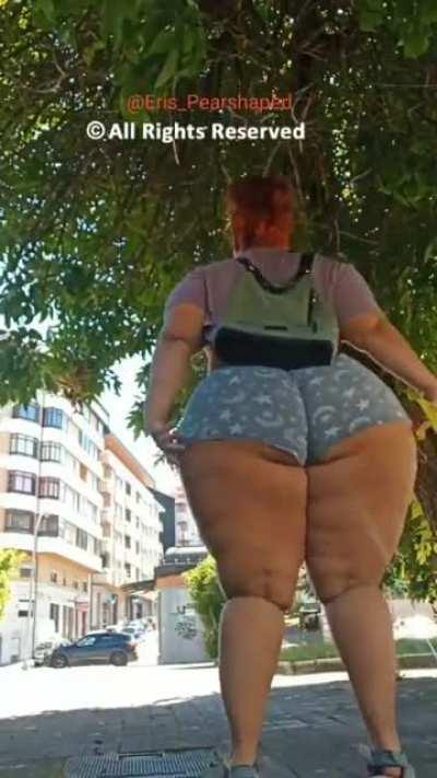 Since randalin hasn't posted in a while, here's another wide hip bbw, @eris_pearshaped 70 inches from Spain.