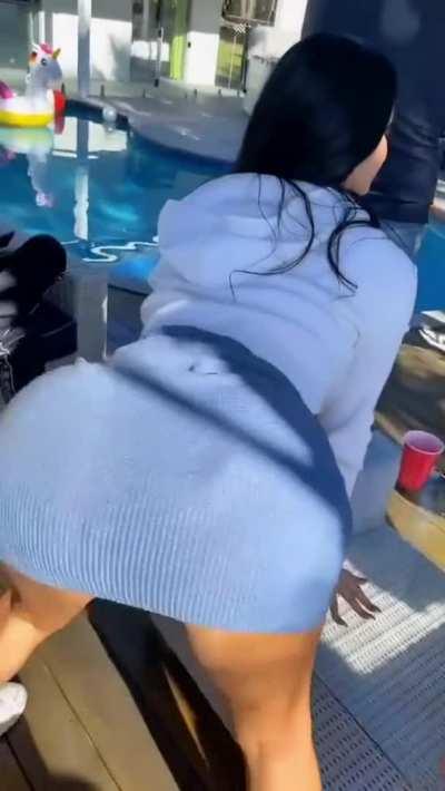 Short but sweet twerk