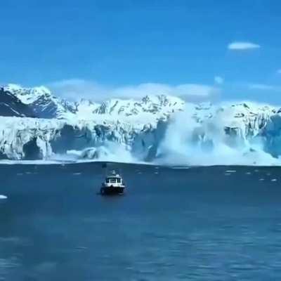 Huge glacier breakaway