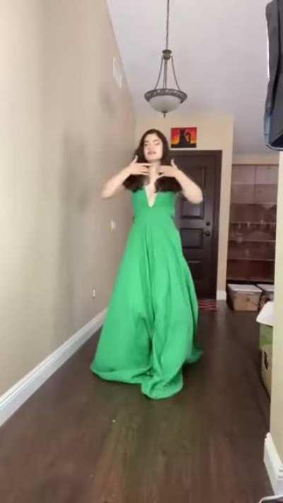 This amazing green screen dress