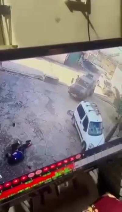 An Israeli soldier shoots down a Palestinian teenager in Faraa’ refugee camp Westbank and proceeds to murder him.