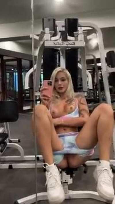 Emilia was quite popular in her local gym and was known to be kind and helpful until the fateful day a hobo had hopped her. “Jackpot baby!” Emilia cooed to herself as she checked herself out in the mirror. From then on, Emilia’s life n career took a full 