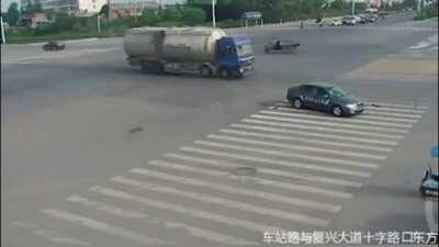 Mini truck fights bac