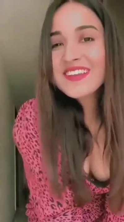 Kitni awesome hai yeh cute si sexy ladki! 😍