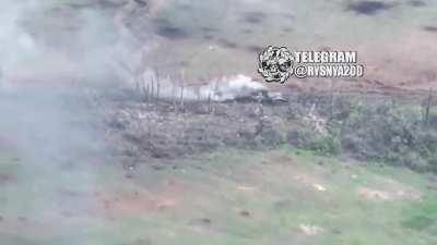 Ucrainian tank destroy rusian tank and survive 3 ATGM attacks