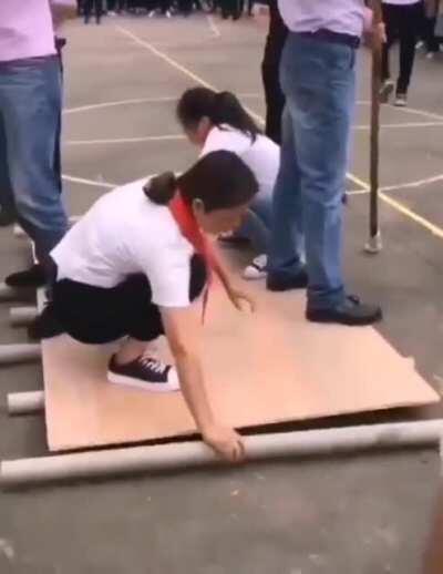 Oddly satisfying teamwork demonstration