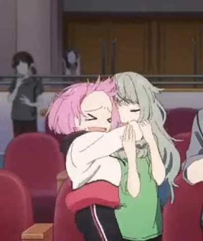 EMU HUGGING NENE🥺