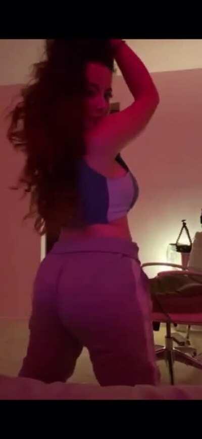 Shakin That Ass🍑🤤