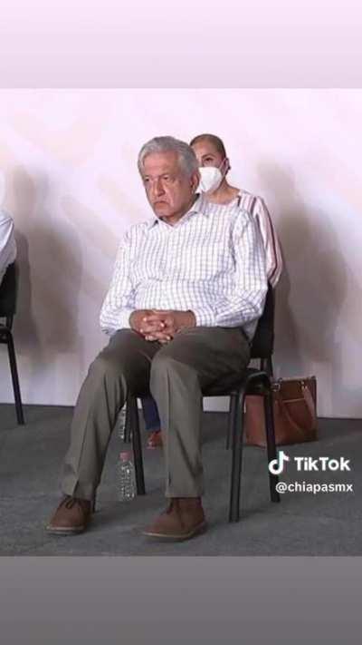 Toca a AMLO