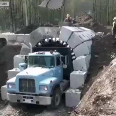 This &quot;Zipper Truck&quot; Can Build A Tunnel In 24 Hours