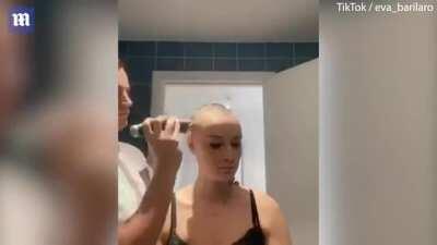 Tear-jerking moment boyfriend shaves his girlfriend's head as she copes with alopecia - and then turns the clippers on himself in a tender act of support