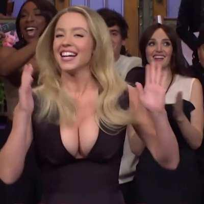 SNL black dress goodnight cleavage