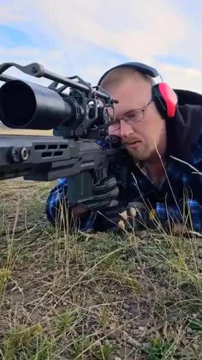 Shooting a soda can that’s 2.4km away. Impressive!