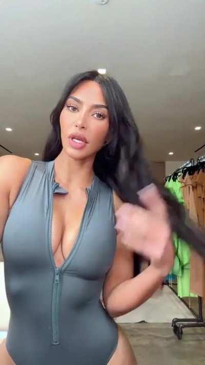 Kim Kardashian: Swimsuit