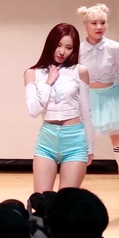 Momoland - Yeonwoo