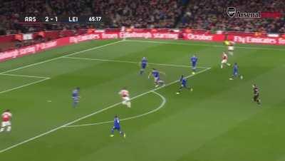 4 years ago we beat Leicester 3-1 with Ozil having an insane performance. This goal was truely amazing. Pure total football.