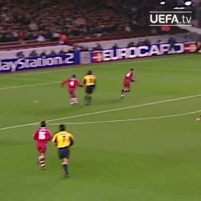 King Kanu doing royal things in the Champions league