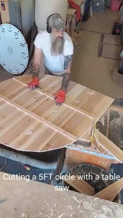 Cutting a circle with a table saw