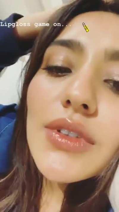 Neha Sharma breathtaking juicy lips🤤