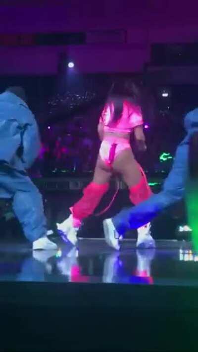 ‎Becky G - Zooted - Premios Juventud (2018) (1080p, 60fps)... (Source &amp;amp; 4K links in comments)