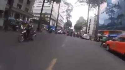 Fast and Furious irl. Vietnam police chasing robber