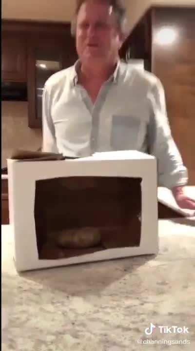 This guy’s attempt at touching a potato 