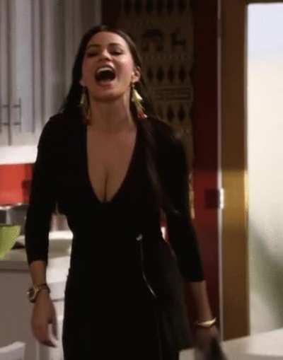 What's her best outfit in Modern Family?