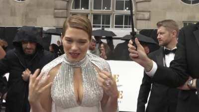 Lea Seydoux Praises Her Co-Star Daniel Craig at 'No Time To Die' London Premiere In 2021