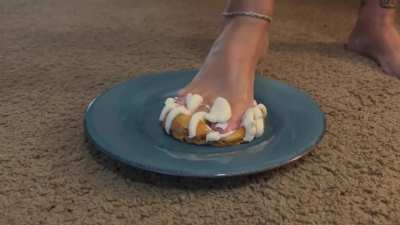 Anyone for some bundt cake?  Please make sure to get all the frosting, don't miss between my toes.