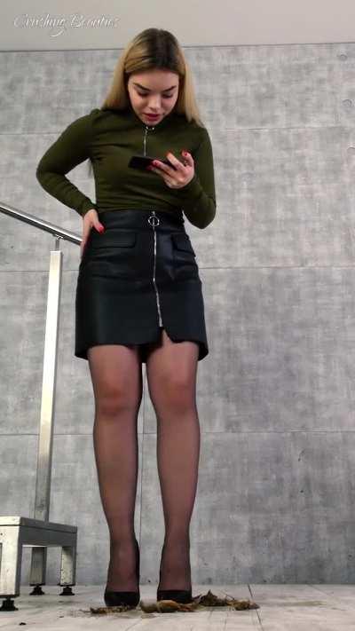 Still working on getting to dms, setting up shop / previews. For now enjoy another free clip of Arya from CB ;), dm me if you're interested in discussing