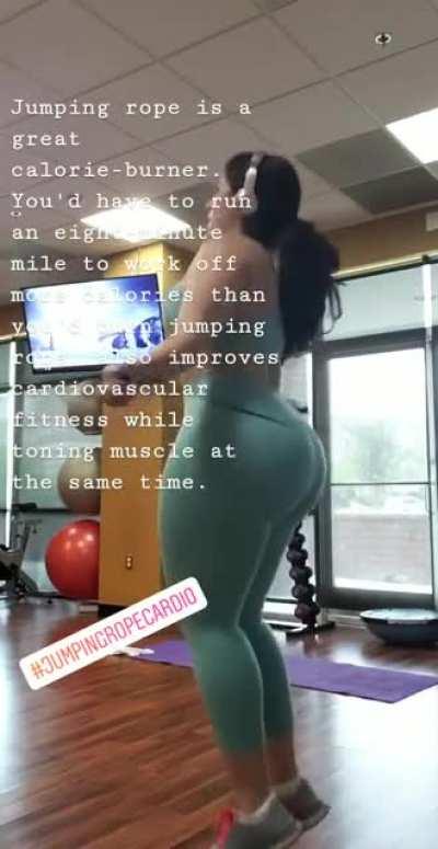 Ass jiggling while jumping rope