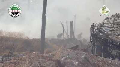 Dozens of Syrian soldiers make a break-out attempt meters away from waiting rebels in Aleppo (June 24th, 2016)