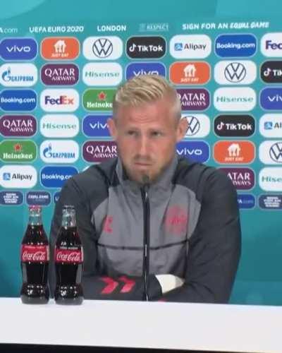 Schmeichel giving it back to English journalists stupid question