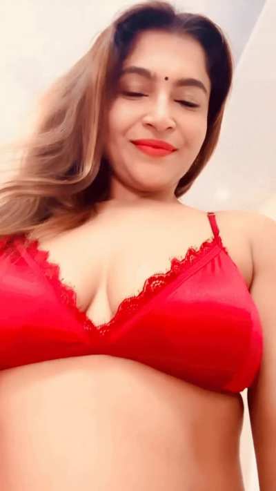 Tanya Chaudhari in red bralette and saree