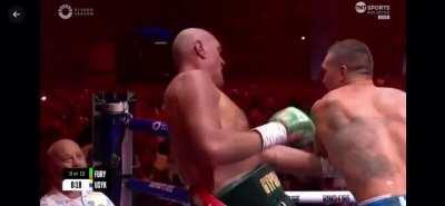 Huge turning point in round 9 of Fury vs Usyk. 