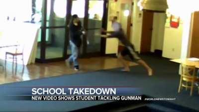 Student tackles shooter as he reloads in school shooting