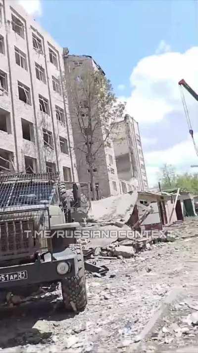 Video of Russians digging for survivors from the morning SCALP missile attack on the Russian barracks in Luhansk