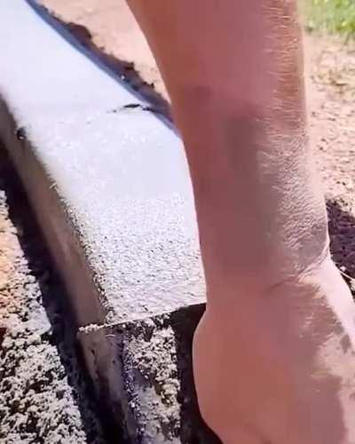 Shaping a concrete curb